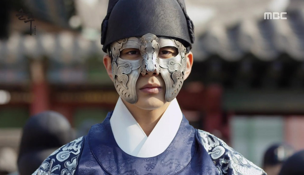 Дорама маска 1. Хозяин маски дорама. Кореец в маске. Правитель хозяин маски дорама.